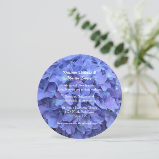 Periwinkle Blue Hydrangea Hochzeit Einladung (Stehend Vorderseite)