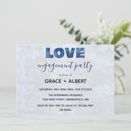 Periwinkle Blue Hydrangeas Engagement Party Einladung (Stehend Vorderseite)