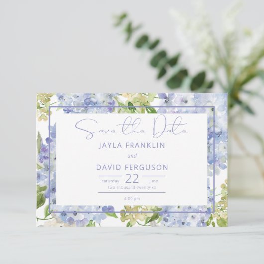 Periwinkle Blue White Hydrangea Wedding Save The Date (Stehend Vorderseite)
