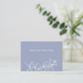Periwinkle Blume Hochzeit Reservierte Platzkarte (Stehend Vorderseite)