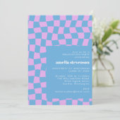 Periwinkle Checkerboard Graduierungsparty Foto Einladung (Stehend Vorderseite)