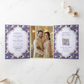 Periwinkle Floral Muster QR Code Indian Wedding Dreifach Gefaltete Einladung (Innenseite)