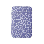 Periwinkle Giraffe Print Badematte (Vorderseite Vertikal)