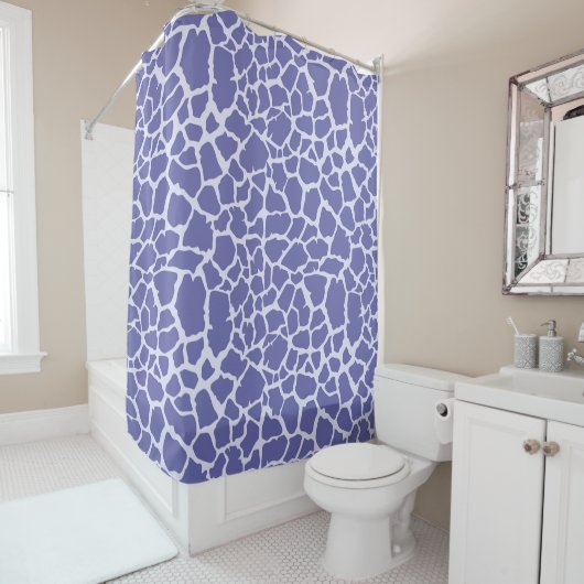 Periwinkle Giraffe Print Duschvorhang (Beispiel)