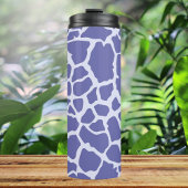 Periwinkle Giraffe Print Thermosbecher