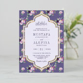 Periwinkle Lila blumenmuslimische Hochzeit Gold Folieneinladung (Stehend vorne)