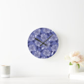 Periwinkle Lila Blumenmuster Runde Wanduhr (Zuhause)