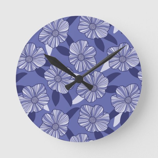 Periwinkle Lila Blumenmuster Runde Wanduhr (Vorderseite)