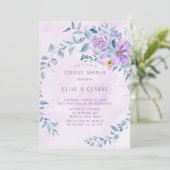 Periwinkle Lilac Peony Wreath Couples Dusche Einladung (Stehend Vorderseite)
