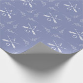 Periwinkle Monogramm und Pfeile Geschenkpapier (Ecke)