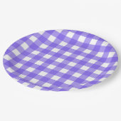 Periwinkle und weißer Gingham Pappteller (Schrägansicht)