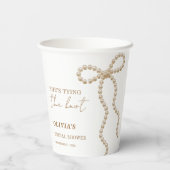 Perle Bow Sie heiratet Bow Brautparty Pappbecher (Rückseite)