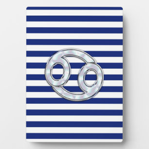 Perle wie Krebs Zodiac Sign auf der digitalen Camo Fotoplatte