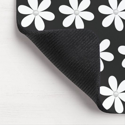 Perlen auf schwarzen Seiten Mousepad (Ecke)