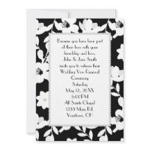 Perlen auf schwarzen und weißen Blume