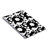 Perlen in weißen Blume auf schwarz Notizblock (Rechte Seite)