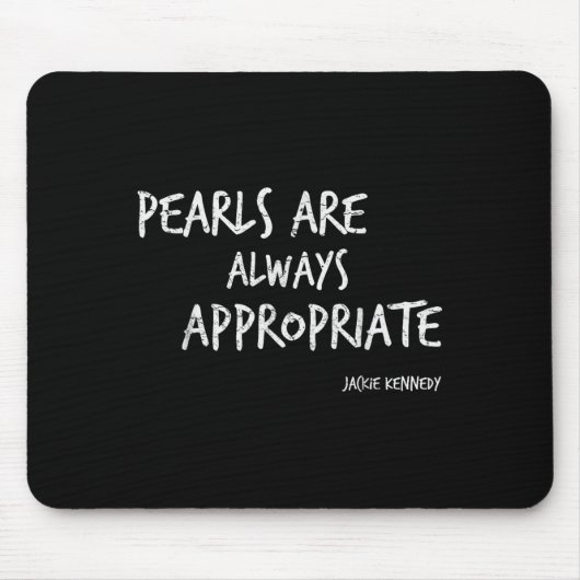 Perlen sind immer angemessen Jackie Kennedy Zitat Mousepad (Vorne)