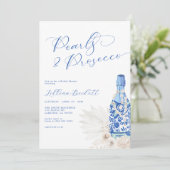 Perlen und Prosecco Blue Script Brautparty Einladung (Stehend Vorderseite)