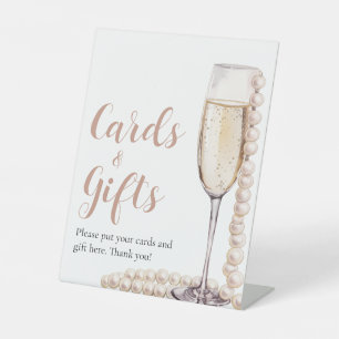 Perlen und Prosecco Champagnerkarten und Geschenke Sockelschild