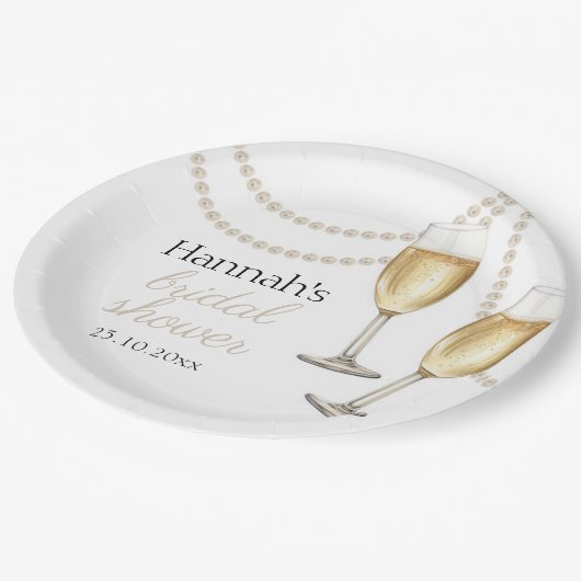 Perlen und Prosecco Elegantes Brautparty Pappteller (Schrägansicht)