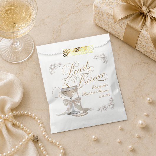 Perlen und Prosecco Weiße Bogen Brautparty Geschenktütchen