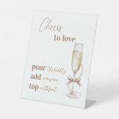 Perlen und Prosecco zum Liebe Brautparty Sockelschild (Vorderseite)