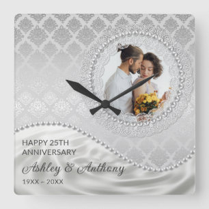 Perlen und Satin Quadratische Wanduhr