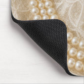 Perlenkette auf Elfenbeinspitze Mousepad (Ecke)