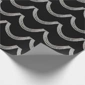 Perlenkette auf schwarz geschenkpapier (Ecke)