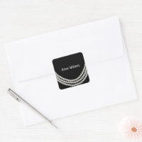 Perlenkette auf schwarz
