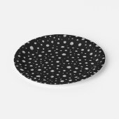 Perlenmuster auf schwarzem Hintergrund Pappteller (Schrägansicht)