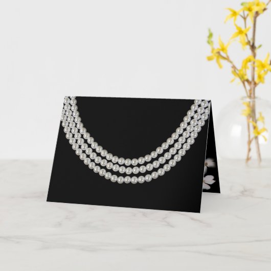 Perlhalskette zum Geburtstag auf schwarz Karte (Gelbe Blume)