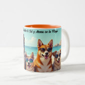 Perros con Estilo: Gafas de Sol y Arena en la Play Zweifarbige Tasse (VorderseiteRechts)