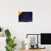Perseid-Sternspuren über Stadtlichtern Poster (Heimbüro)