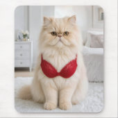 Perserkatze trägt einen roten BH Mousepad (Vorne)