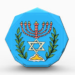 Persian Magen David Menorah Auszeichnung<br><div class="desc">Dieses Bild wurde aus einer antiken persischen jüdischen Fliese mit einer Menorah mit einem Magen David (Stern von David) gerahmt von Olivenzweigen. Die Unvollkommenheiten des originalen,  handbemalten Bildes wurden bewahrt.</div>