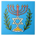 Persian Magen David Menorah Fliese<br><div class="desc">Dieses Bild wurde aus einer antiken persischen jüdischen Fliese mit einer Menorah mit einem Magen David (Stern von David) gerahmt von Olivenzweigen. Die Unvollkommenheiten des originalen,  handbemalten Bildes wurden bewahrt.</div>