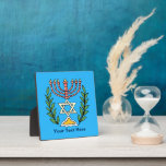 Persian Magen David Menorah Fotoplatte<br><div class="desc">Dieses Bild wurde aus einer antiken persischen jüdischen Fliese mit einer Menorah mit einem Magen David (Stern von David) gerahmt von Olivenzweigen. Die Unvollkommenheiten des originalen,  handbemalten Bildes wurden bewahrt. Fügen Sie Ihren eigenen Text hinzu,  und Sie können die Hintergrundfarbe ändern.</div>