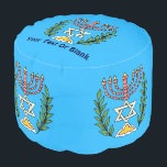 Persian Magen David Menorah Hocker<br><div class="desc">Dieses Bild wurde aus einer antiken persischen jüdischen Fliese mit einer Menorah mit einem Magen David (Stern von David) gerahmt von Olivenzweigen. Die Unvollkommenheiten des originalen, handbemalten Bildes wurden bewahrt. Fügen Sie oben Ihren eigenen Text hinzu.</div>