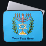 Persian Magen David Menorah Laptopschutzhülle<br><div class="desc">Dieses Bild wurde aus einer antiken persischen jüdischen Fliese mit einer Menorah mit einem Magen David (Stern von David) gerahmt von Olivenzweigen. Die Unvollkommenheiten des originalen,  handbemalten Bildes wurden bewahrt.</div>