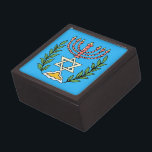 Persian Magen David Menorah Schmuckkiste<br><div class="desc">Dieses Bild wurde aus einer antiken persischen jüdischen Fliese mit einer Menorah mit einem Magen David (Stern von David) gerahmt von Olivenzweigen. Die Unvollkommenheiten des originalen,  handbemalten Bildes wurden bewahrt.</div>