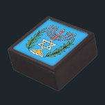Persian Magen David Menorah Schmuckkiste<br><div class="desc">Dieses Bild wurde aus einer antiken persischen jüdischen Fliese mit einer Menorah mit einem Magen David (Stern von David) gerahmt von Olivenzweigen. Die Unvollkommenheiten des originalen,  handbemalten Bildes wurden bewahrt.</div>