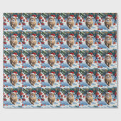 Persische Katze sitzt im Schnee mit Weihnachtshut Geschenkpapier (Flach)