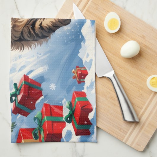 Persische Katze sitzt im Schnee mit Weihnachtshut Geschirrtuch (Viertel Falte)