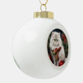 Persische Katze zu Schnee Weihnachten Keramik Kugel-Ornament (Links)