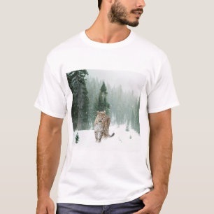 Persischer Schneeleopard im Schnee T-Shirt