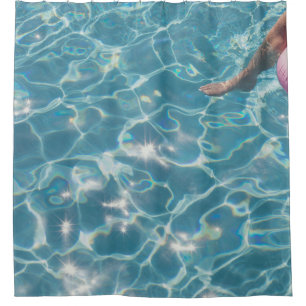 Person am Schwimmbad Duschvorhang
