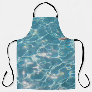 Person am Schwimmbad Schürze