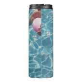 Person am Schwimmbad Thermosbecher (Rückseite)