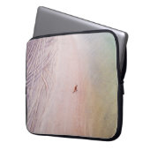 PERSON AM STRAND LAPTOPSCHUTZHÜLLE (Vorderseite Links)